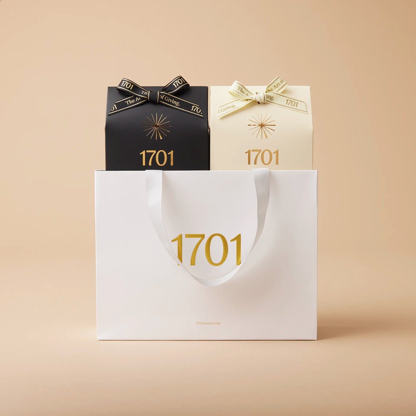 The Duo Gift Bags are presented on a warm background. The gift bags contain two 160g boxes of handcrafted honey nougat each. The nougat is made with the finest ingredients and is a delicious treat for any occasion. These gift bags are a great gift idea for any honey nougat lover, and thedesign of the bags adds a touch of elegance.